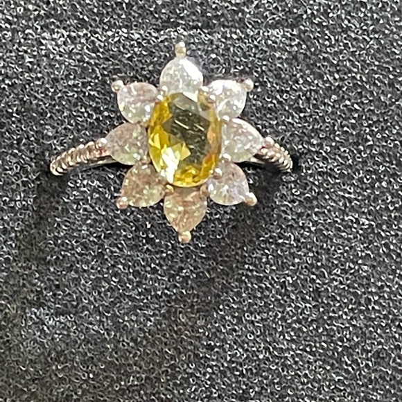 WOMENS RING - Picture 2 of 2